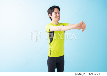 ミドル男性　フィットネスイメージ 69327189