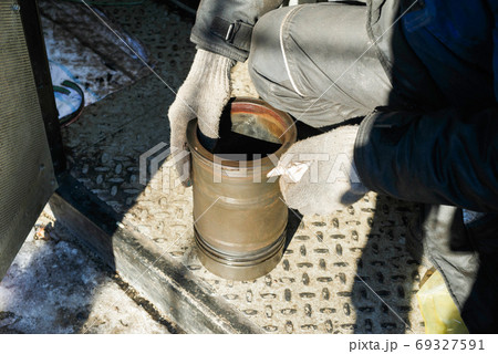 Preparation of the diesel generator set liner before installation 69327591