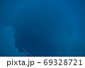 夕暮れの積乱雲と雷 69328721
