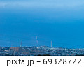夕暮れの積乱雲と雷 69328722