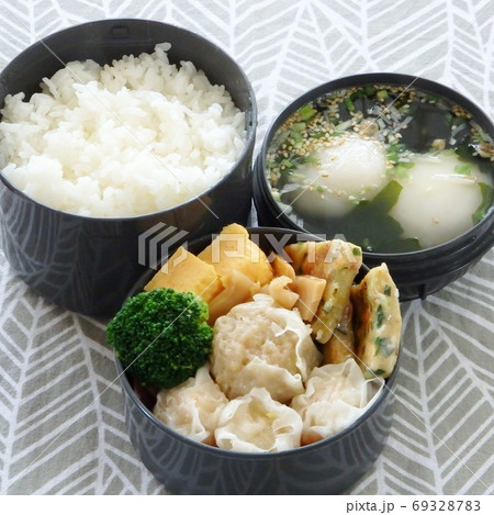 スープの付いた焼売弁当 69328783