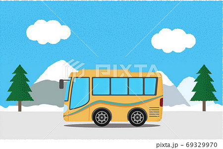 冬 山沿いの道を進む黄色い観光バスのベクターイラストのイラスト素材
