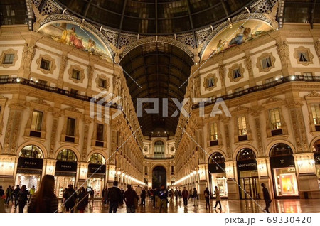 ヴィットーリオ エマヌエーレ2世のガッレリアの写真素材