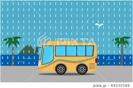 雨の中 海沿いの道を進む黄色い観光バスのベクターイラストのイラスト素材