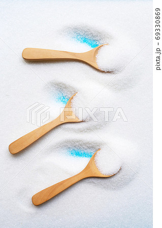 Wooden spoon with white granulated sugar. 69330869