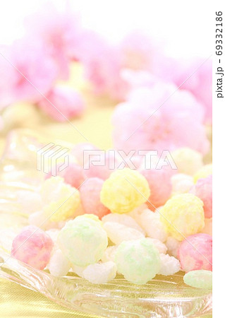 ひなあられ　桃の花　桃の節句 69332186