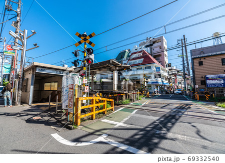 日本の東京都市景観  京王 下北沢駅などを望む 69332540