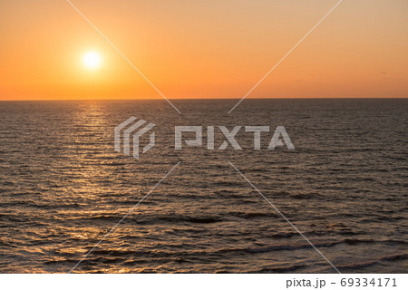 日本海に沈む太陽 69334171