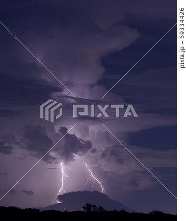 Lightning that occurred in the direction of Mt.... - Stock Photo [69334426]  - PIXTA