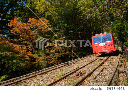 茨城県秋の筑波山(御幸ヶ原コース)登山道から見るケーブルカー 茨城県秋の筑波山(御幸ヶ原コース)登山道から見るケーブルカー 69334468