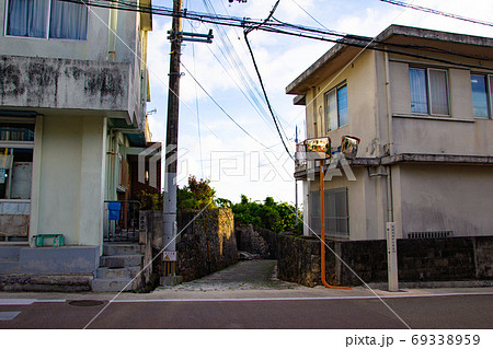沖縄　那覇　金城町石畳道の入り口 69338959
