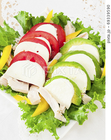 アボカドとトマトのカプレーゼ 69339590