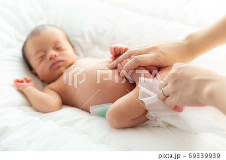 赤ちゃん　新生児　 69339939