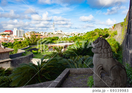 首里城から見た沖縄県那覇の街並み 69339983