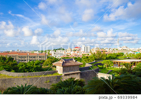 首里城から見た沖縄県那覇の街並み 69339984