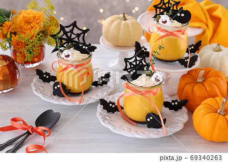 ハロウィン かぼちゃプリンの写真素材