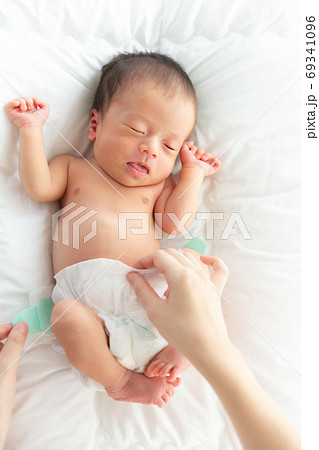 赤ちゃん 新生児 赤ちゃん 新生児 69341096