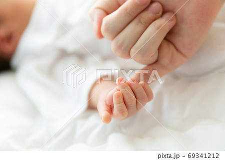 赤ちゃん 新生児 赤ちゃん 新生児 69341212