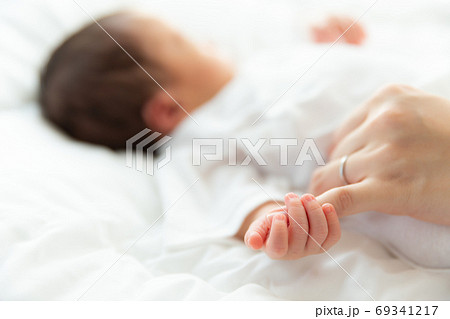 赤ちゃん 新生児 赤ちゃん 新生児 69341217
