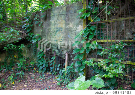 首里城内にある第32軍司令部壕 首里城内にある第32軍司令部壕 69341482