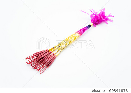 線香花火　白背景 69341838