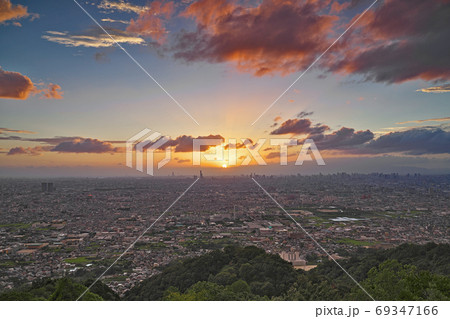 【大阪平野を一望 (夕景)】 撮影場所：水呑地蔵尊 大阪府八尾市大字神立 69347166