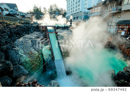 草津湯畑の湯けむり2 69347492