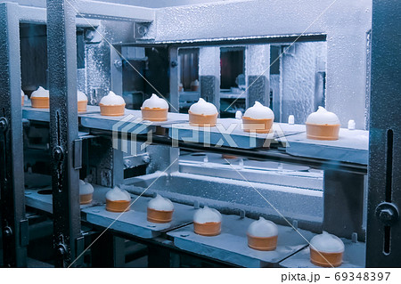 Automated technology concept - conveyor belt with icecream cones at food factory 69348397