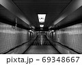 地下道　モノクロ　白黒 69348667