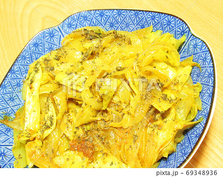 たまねぎとキャベツのカレー炒め たまねぎとキャベツのカレー炒め 69348936