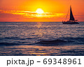 ハワイ島　夕陽　サンセット　ヨット 69348961