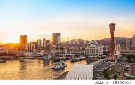 神戸ポートタワーとハーバーランド 夕景 神戸ポートタワーとハーバーランド 夕景 69350917