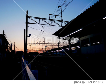 夕景　夕焼け　桜上水駅 69354867