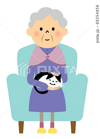 猫を抱いてソファーに座るおばあちゃんのイラスト素材