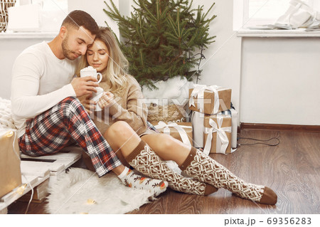 Couple spend time at home with christmas decorations 69356283