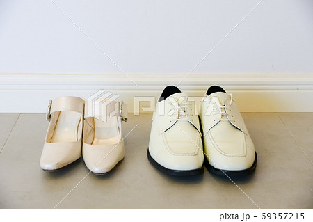 新郎新婦の靴 69357215