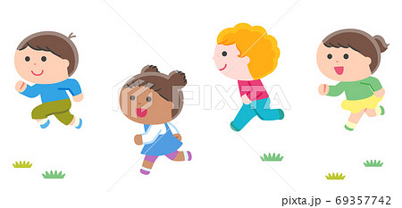 一緒に走る子どもたち 人種いろいろ 輪郭線なしのイラスト素材