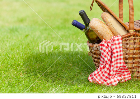 Picnic basket with wine and baguette Picnic basket with wine and baguette 69357811
