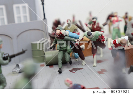 ジオラマ バイオハザード ゾンビとの戦闘の写真素材