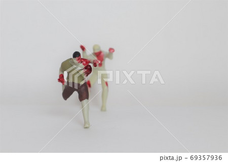 ゾンビの追いかけっこ ゾンビの追いかけっこ 69357936