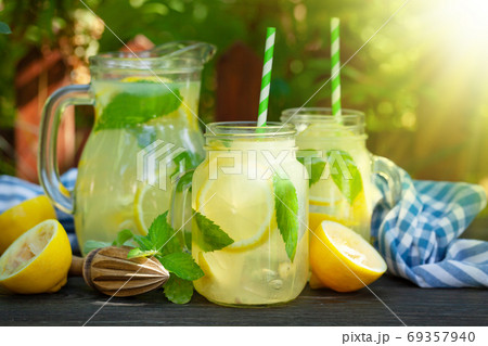 Lemon and mint homemade lemonade 69357940