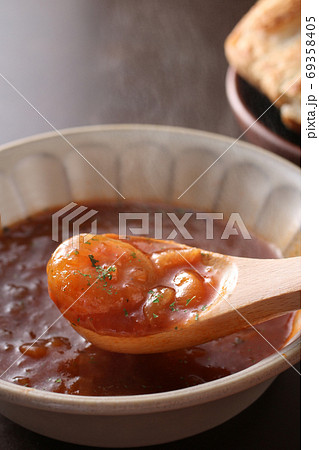 玉ねぎとトマトのスープ 69358405