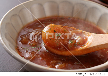 玉ねぎとトマトのスープ 69358407