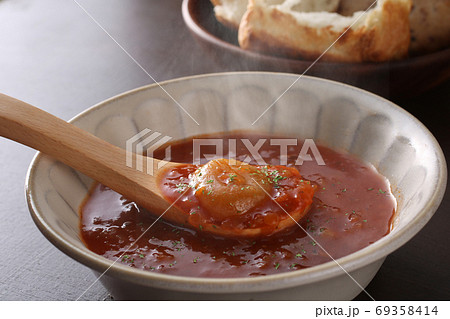 玉ねぎとトマトのスープ 69358414