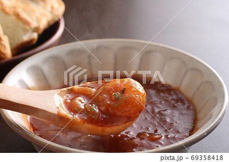 玉ねぎとトマトのスープ 69358418