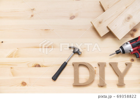 DIYイメージ　日曜大工 69358822
