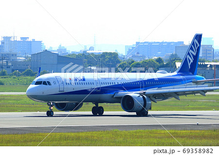 大阪国際空港 Ana 飛行機 着陸 スカイパークの写真素材 6935