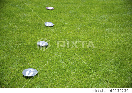 ソーシャルディスタンスイメージ 69359236