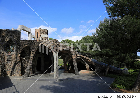 コロニア・グエル教会 69360397