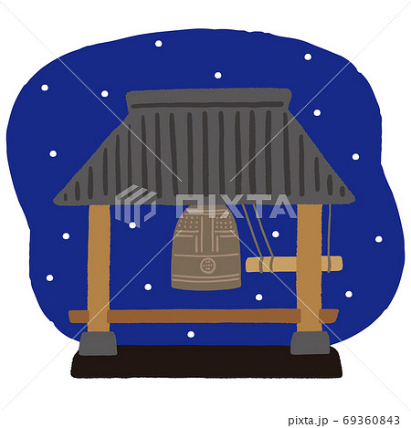 夜空が背景の除夜の鐘のある建物 69360843